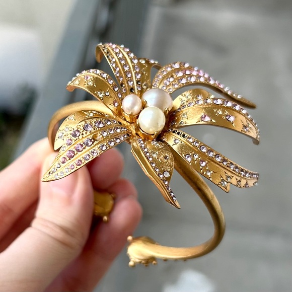 CHANEL Rare 2002 Large Gold Crystal Flower Cuff Bangle Bracelet - Picture 4 of 9